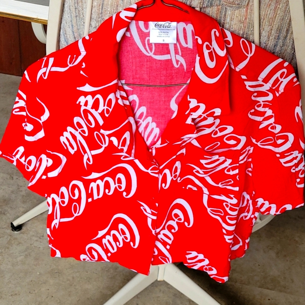 Short sleeve coca cola rayon shirt size small